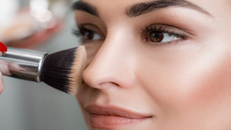 تیره شدن کرم پودر روی صورت