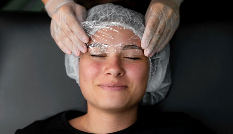 لیفت ابرو چیست؟ همه چیز درباره روشهای لیفت ابرو